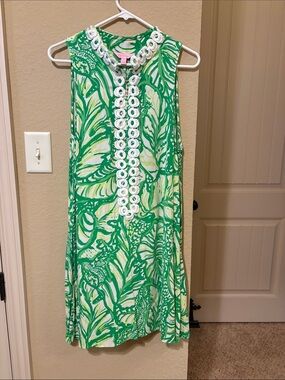 Lilly Pulitzer Green Palm-Print Sleeveless Shift Dress with White Eyelet Trim